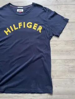 TOMMY HILFIGERヒルフィガーデニム アーチロゴグラフィックTシャツLのサムネイル