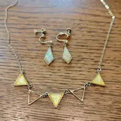 三角形デザイン ネックレスとイヤリングセット
