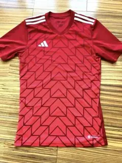 adidas 幾何学模様 赤 Tシャツ