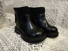ほぼ未使用ブラック ジッパー付きブーツ