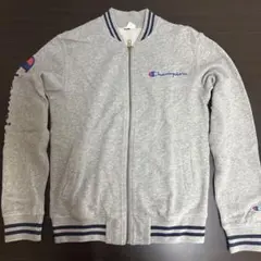 チャンピオン　フード付きパーカー