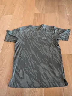 adidas アディダス Tシャツ カーキ