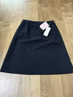anySiS 黒 ひざ丈スカート 未使用タグ付き　⭐︎値下げ⭐︎のサムネイル