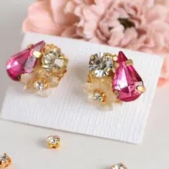 小ぶりお花とビジューノンホールピアス(樹脂イヤリング)　(N249)ピンク