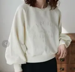 discoat ディスコート　刺繍ロゴショートスウェット　トップス　オフホワイト