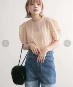 KBF ショルダータックメッシュトップス　ピンクベージュ系のサムネイル