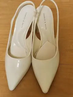 CHARLES & KEITH ホワイトパンプス 38