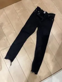 Uragiri ブラック フレイドヘムストスリ　スキニーデニム フリンジ裾