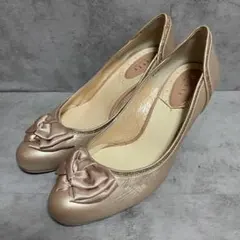 【ピッティ】（23.5EE）パンプス ピンクゴールド リボン パーティー