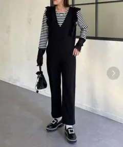 フリル付きブラックオーバーオール