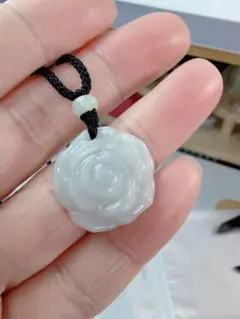 R1-0482天然本翡翠《本物保証》翡翠　お花ペンダント