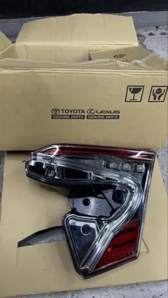 39トヨタ C-HR 前期 純正 テールランプ 右 KOITO 10-105 - メルカリ