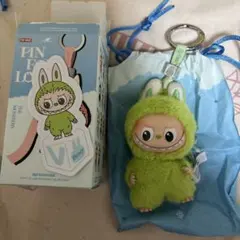 【正規品】LABUBU PIN FOR LOVE イニシャルキーホルダー V