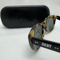 DKNY べっ甲柄 キャットアイ サングラスのサムネイル