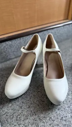 ホワイト ストラップ付き ハイヒール