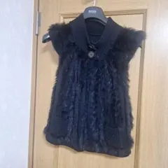 ラビットファー付きブラックベスト