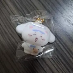 ちいかわ　サンリオ　シークレットフロッキーマスコットチャーム　ハチワレ　シナモン