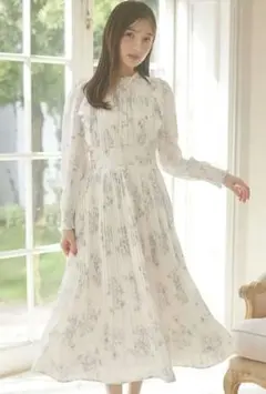 ヴィンテージサテンフラワープリントシャーリングプリーツワンピース　アイボリー