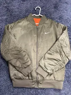 Nike オリーブグリーン ジップアップブルゾン