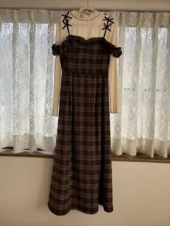 ems excite オフショルブラウンチェックワンピース