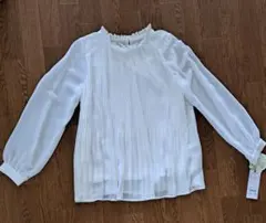 ホワイトプリーツブラウス フリル襟 長袖
