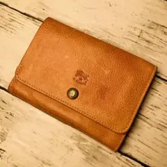 【高級感漂う美しいヌメ革】　ILBISONTE　二つ折り財布　本革　バイソン刻印