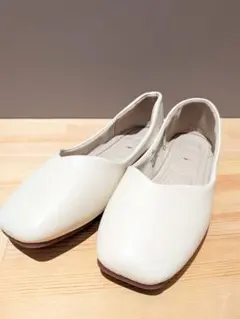 ホワイトレザー フラットシューズ パンプス