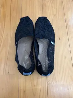 TOMS レース スリッポン ブラック W6.5