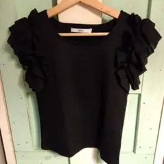 ORL フリル付き黒タンクトップ