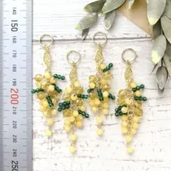 ミモザ✳︎たっぷりフリンジデザイン＊オリジナルチャーム　2ペア4個　no.436