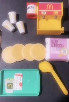 ハッピーセット なりきりマクドナルド 3点セットおまけ付き※画像3枚あります