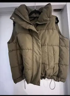 オリーブ色 フード付き ダウンベスト