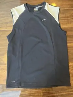 Nike ナイキ　スポーツウェア　ノースリーブ タンクトップ ネイビー