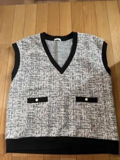 Vネック ニットベスト ホワイト・ブラック L