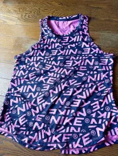NIKE タンクトップ 黒とピンク