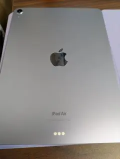 Apple iPad Air 第5世代 シルバー 本体 カバー付き