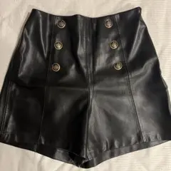 ZARA 金ボタン レザーショートパンツ　ボトムス