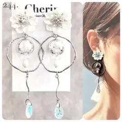 244. 白いお花カボション シルバーチャーム ドロップガラスビーズピアス