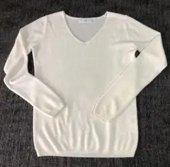 AZUL Vネックオフホワイト長袖ニット