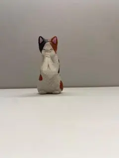 合掌 猫 フィギュア 三毛猫