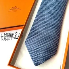 【未使用に近い✨】ルイヴィトン ネクタイ シルバー ロゴ 現行 高級シルク 美品 LOUIS VUITTON ルイヴィトン ネクタイ シルク100% ライト