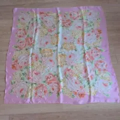 ピエールカルダン シルク100% 大判スカーフ 花柄 ピンク 78×78のサムネイル