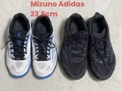 Mizuno ホワイト/ブルーと ADIDAS ブラックのスニーカーセット