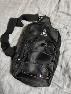 黒 スリングバッグ 3ポケット