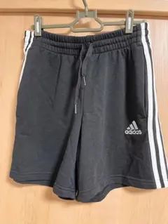 adidas ハーフパンツ Mサイズ　黒