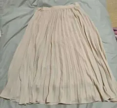 GU ベージュ プリーツスカート