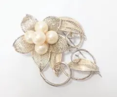 シルバーパール花モチーフブローチ
