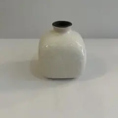 釉薬花器、白い陶器製角型花瓶