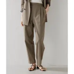 美品　ウィムガゼット　TRタックパンツのサムネイル