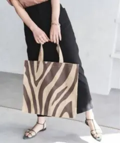 一度のみ使用　MAISON BENGAL ゼブラプリントトートのサムネイル
